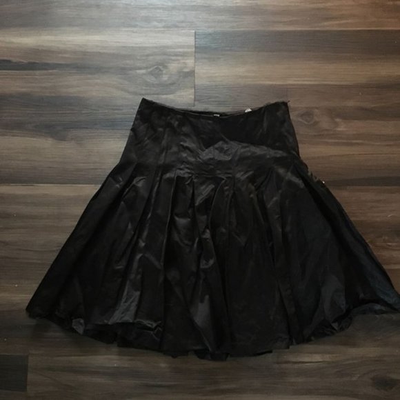 H&M Gorgeous Black Rayon Skirt | Size 6 - Picture 1 of 2